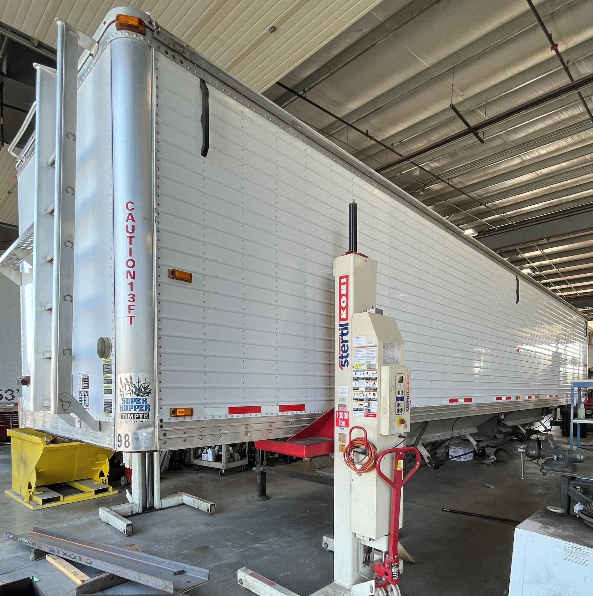 shop trailer trucking service, trucking company, family-owned trucking business, family-owned company, VA trucking company, VA trucking agency, truck driver jobs, truck maintenance, truck detailing, JD Newman Inc, Newman Family